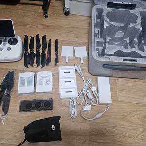 DJI 팬텀4 프로 플러스 2.0 (조정기외부품) 팝니다 이미지