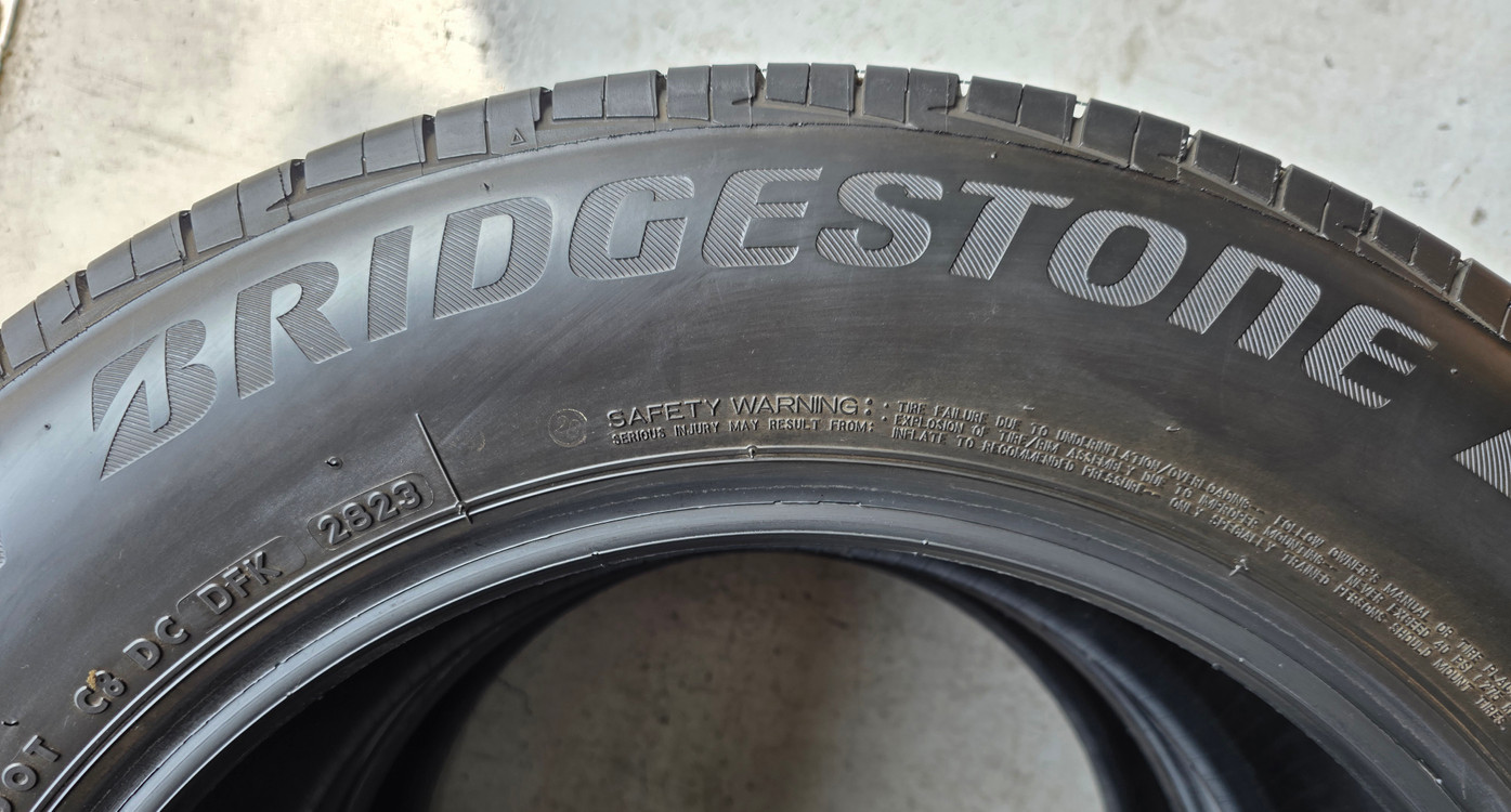 235 60 18 브리지스톤 듀얼러HP 중고타이어 팝니다 이미지