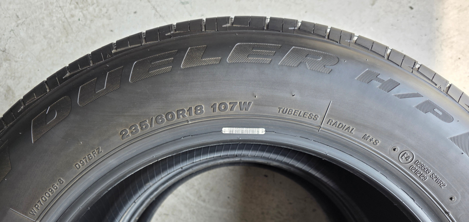 235 60 18 브리지스톤 듀얼러HP 중고타이어 팝니다 이미지