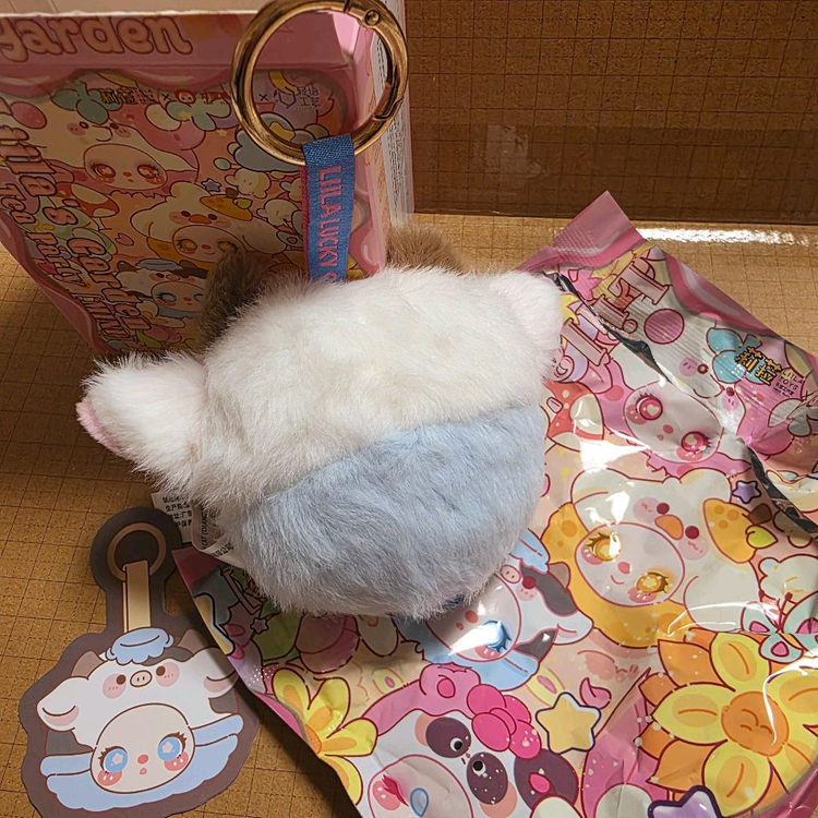 베이비쓰리 릴라의 정원 키링 소 인형 새상품 정품. 이미지