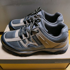 (새상품)남성260사이즈 트레킹화 등산화 프로월드컵 운동화 이미지