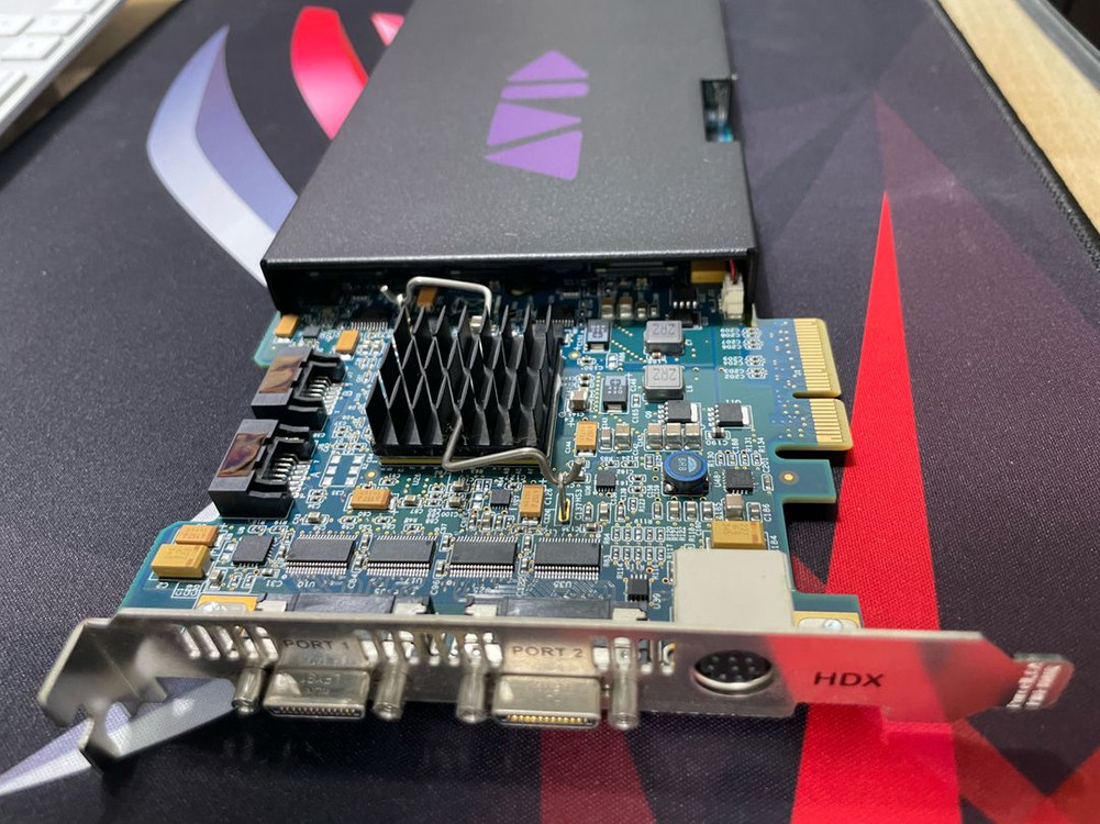 Avid HDX 오디오 카드 + Magma ExpressBox 3T-V3(Thunderbolt 3) PCIe 확장 이미지