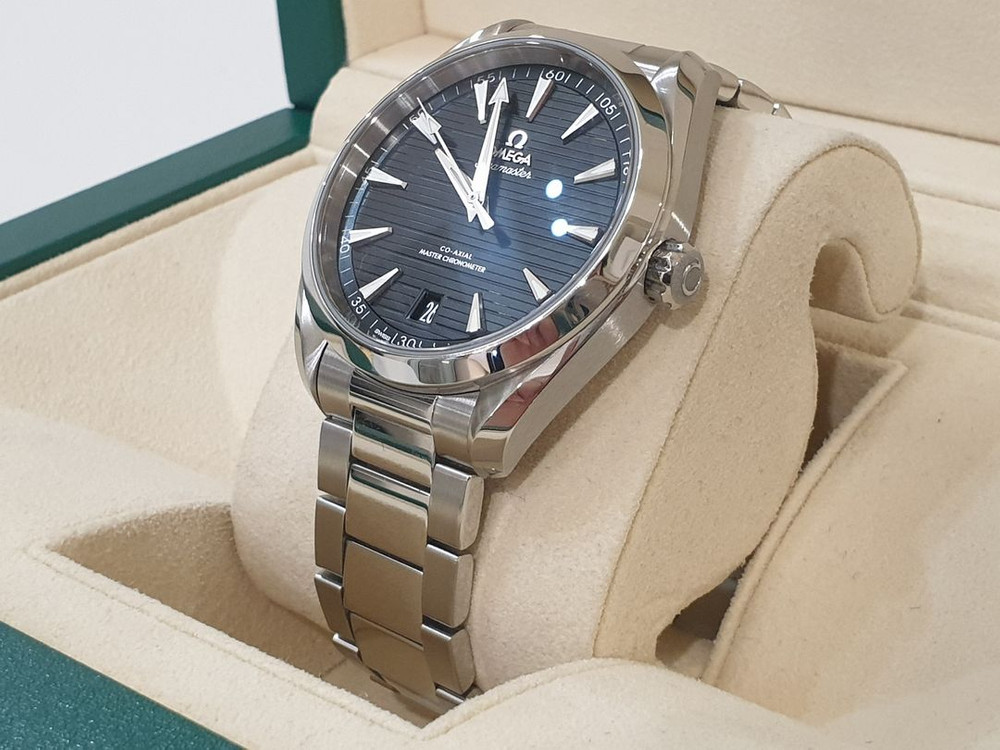 오메가 씨마스터 아쿠아테라 검판 220.10.41.21.01.001 이미지