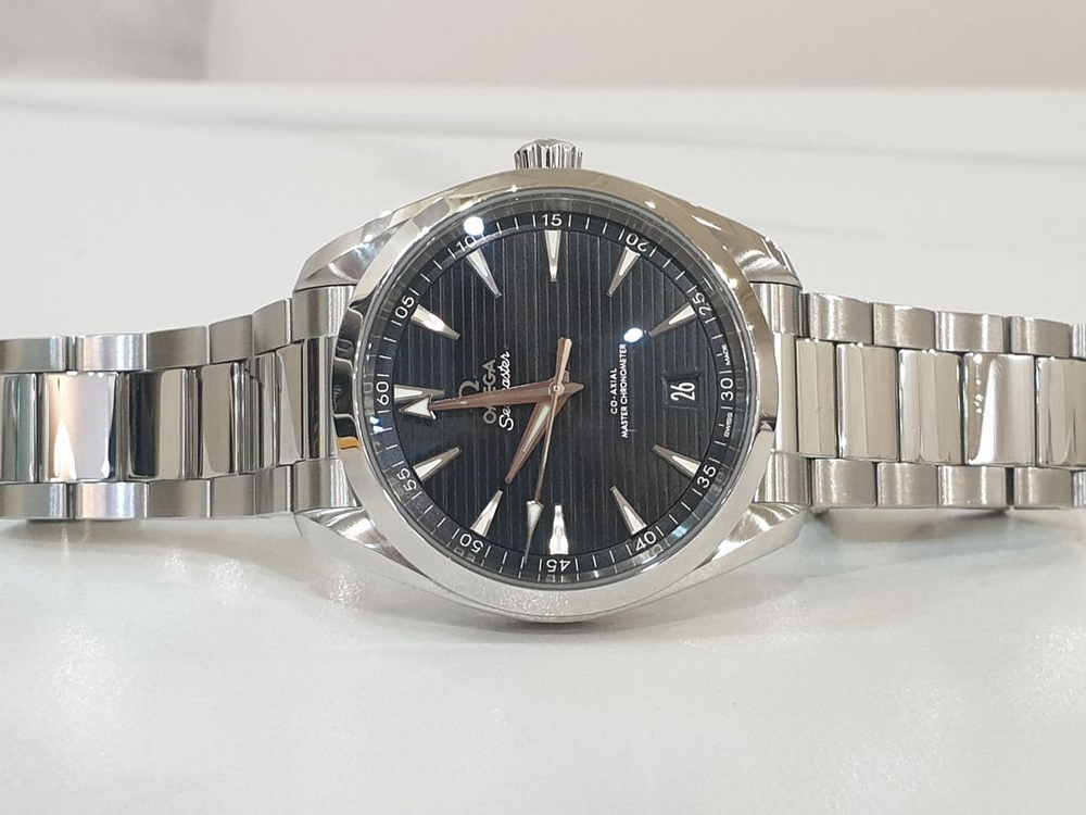 오메가 씨마스터 아쿠아테라 검판 220.10.41.21.01.001 이미지