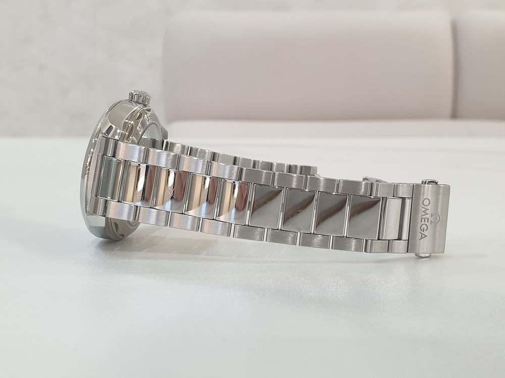 오메가 씨마스터 아쿠아테라 검판 220.10.41.21.01.001 이미지