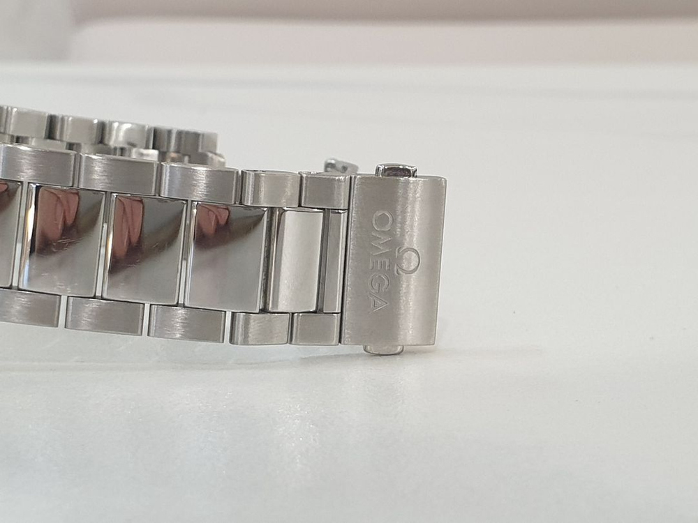 오메가 씨마스터 아쿠아테라 검판 220.10.41.21.01.001 이미지