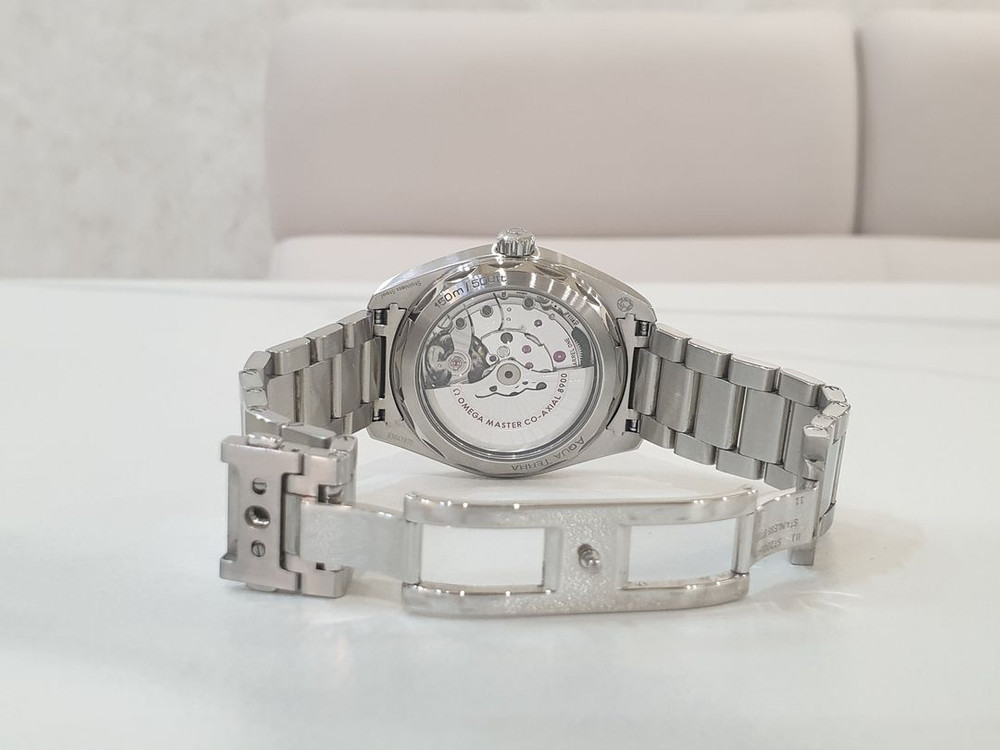 오메가 씨마스터 아쿠아테라 검판 220.10.41.21.01.001 이미지