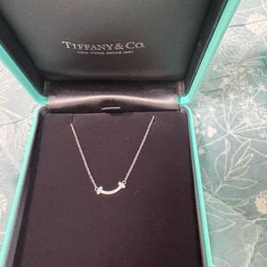 티파니 스마일 펜던트 목걸이 스몰(화이트 골드,새상품급) 판매합니다. 이미지
