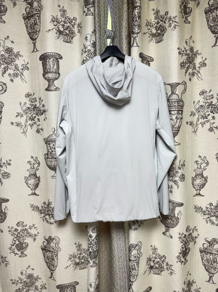 아크테릭스 아톰 SL 후디 솔리튜드 바람막이 이미지