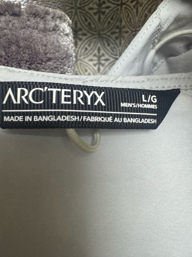 아크테릭스 아톰 SL 후디 솔리튜드 바람막이 이미지