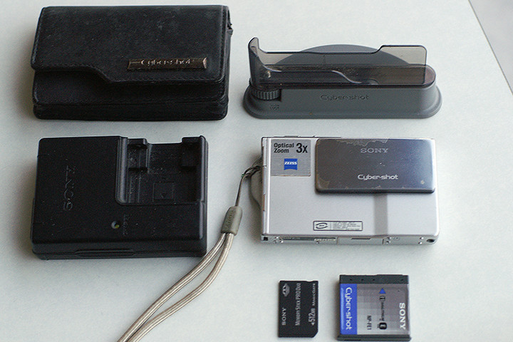 소니 사이버샷 DSC-T7 레트로디카 팝니다(수중촬영방수팩포함) 이미지