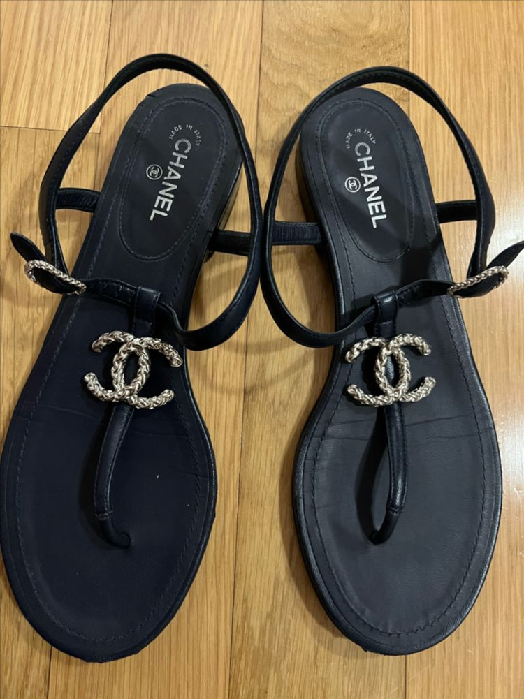 샤넬 cc로고 샌들 37.5 네이비 이미지