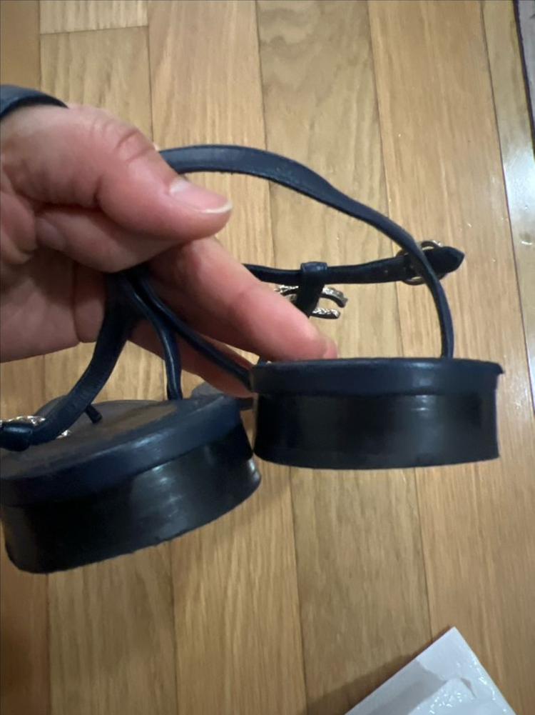 샤넬 cc로고 샌들 37.5 네이비 이미지