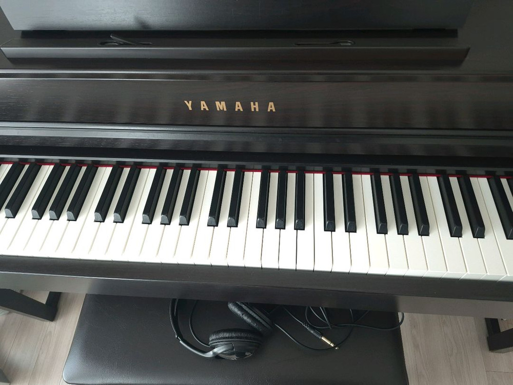 야마하 디지털 피아노 CLP-635 해머건반 이미지