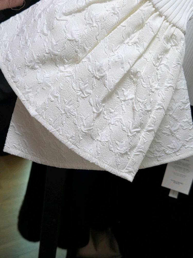 아상 커프스 니트/시에 오르 유메르 그레이룸 비그레이 오뮤 시스템 한섬 어라운드율 이미지