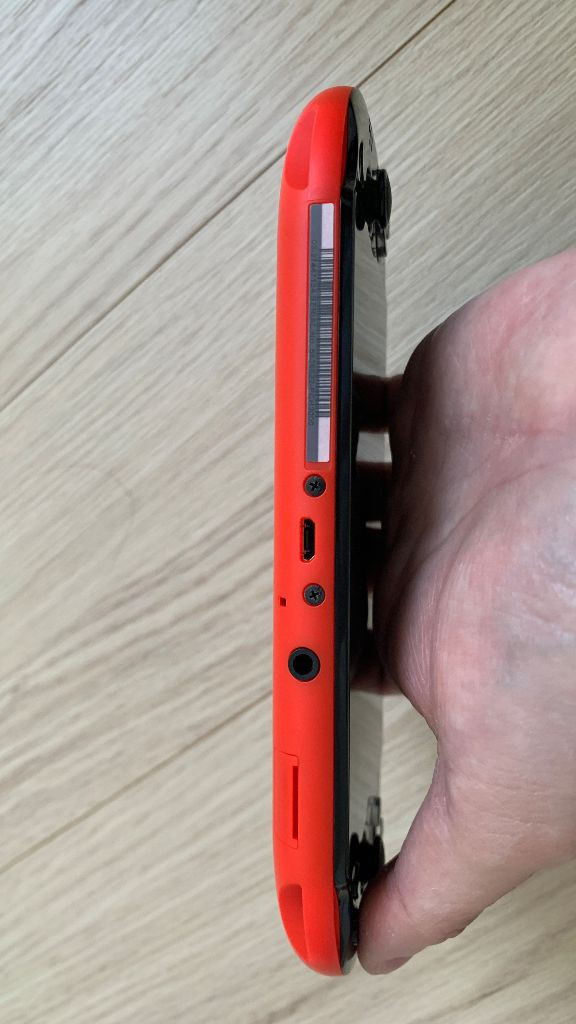 소니 PS비타 PS Vita 2세대 256GB 블랙/레드 컬러 팝니다. 이미지