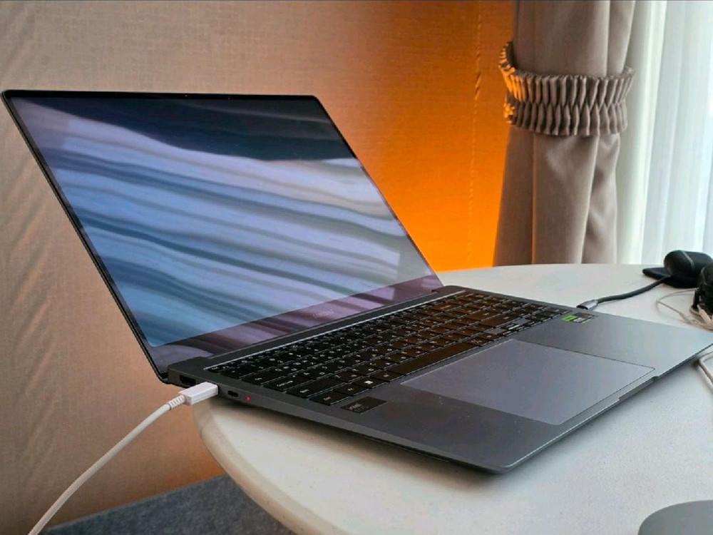 갤럭시북4울트라 최고사양 가벼운 삼성 노트북32Gb RAM 1TB SSD 이미지