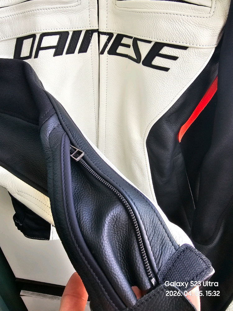 다이네즈 레이싱4 자켓 이미지