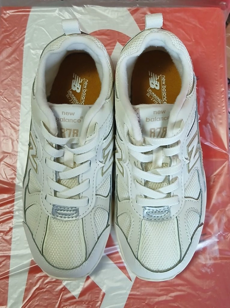 뉴발란스키즈878 185운동화 거의 새거.한번 신어봄 이미지