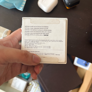 애플 에어팟4세대 노이즈 켄슬링 이미지