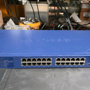 NETGEAR GS724T v4 기가비트 스위치허브 이미지