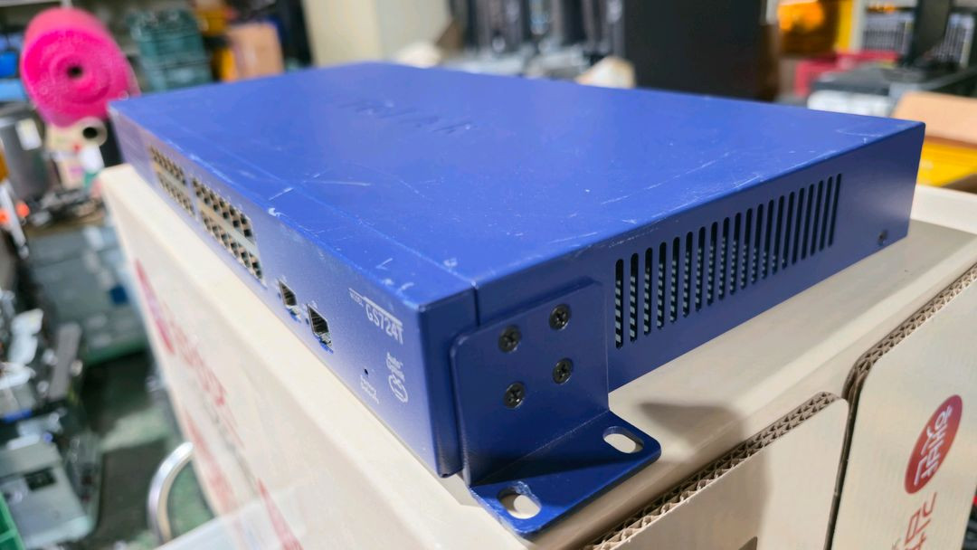 NETGEAR GS724T v4 기가비트 스위치허브 이미지