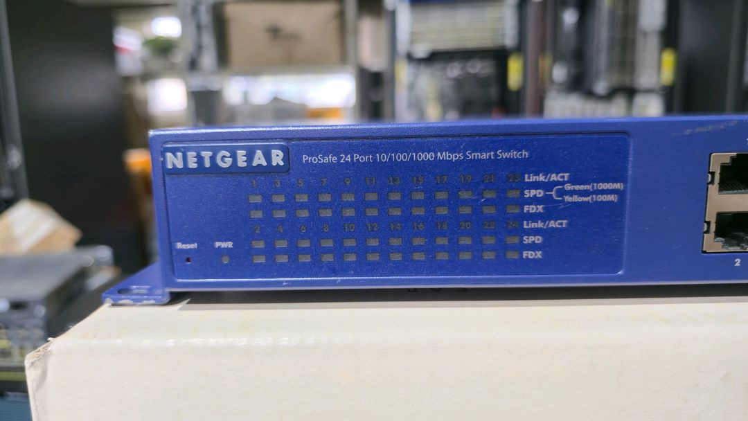 NETGEAR GS724T v4 기가비트 스위치허브 이미지
