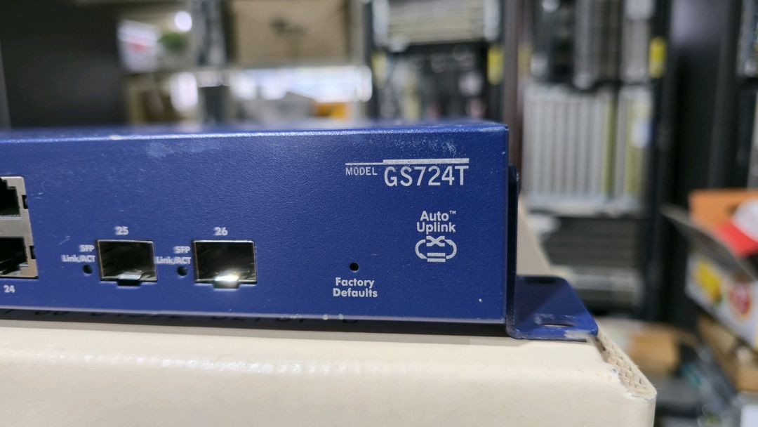 NETGEAR GS724T v4 기가비트 스위치허브 이미지