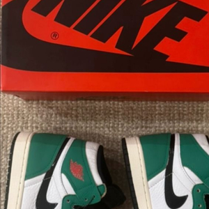 나이키 에어 조던 1 하이 럭키 그린 265 이미지