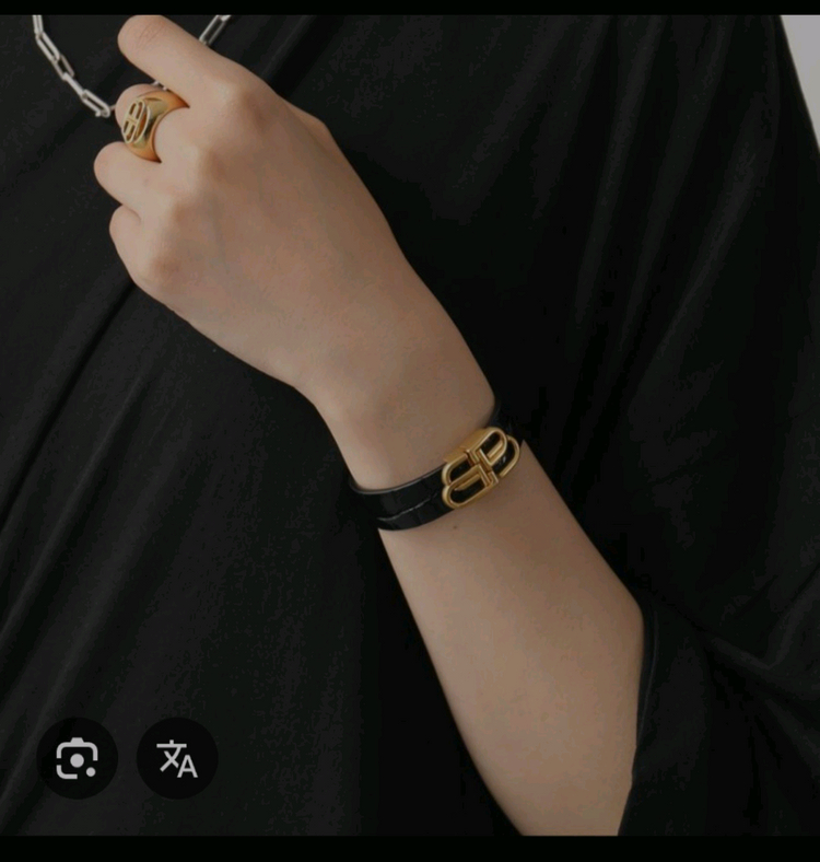 발렌시아가 BB팔찌 명품반지목걸이귀걸이까르띠에구찌루이비통디올셀린느샤넬로로피아나보테가베네타에르메스크로스백팩호보백아바백 이미지