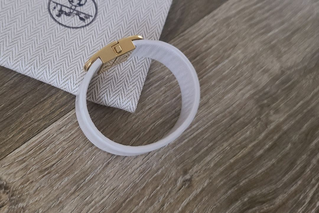 발렌시아가 BB팔찌 명품반지목걸이귀걸이까르띠에구찌루이비통디올셀린느샤넬로로피아나보테가베네타에르메스크로스백팩호보백아바백 이미지