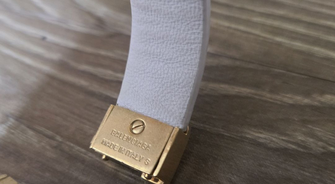 발렌시아가 BB팔찌 명품반지목걸이귀걸이까르띠에구찌루이비통디올셀린느샤넬로로피아나보테가베네타에르메스크로스백팩호보백아바백 이미지