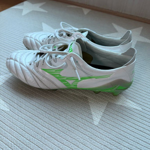 미즈노 모렐리아 네오 축구화 이미지