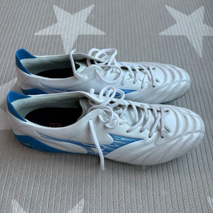 미즈노 모렐리아 네오 축구화 이미지