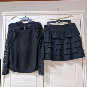 타스타스 상의+lNTIME스커트 온앤온쥬크나이스크랍럭키슈에뜨에고이스트지컷보브시슬리듀엘잇미샤레니본샤틴시스템sjsj 이미지