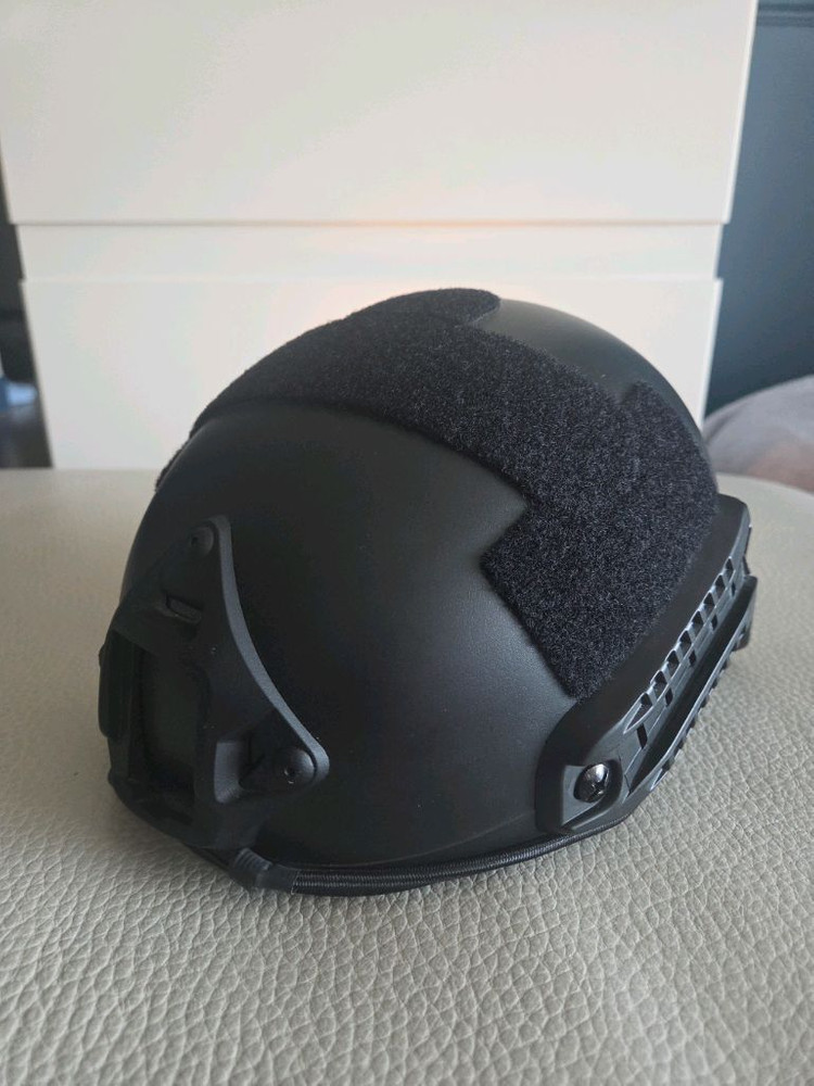 택티컬 전술용 검정 헬멧 이미지