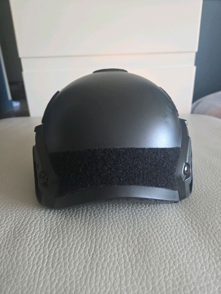 택티컬 전술용 검정 헬멧 이미지