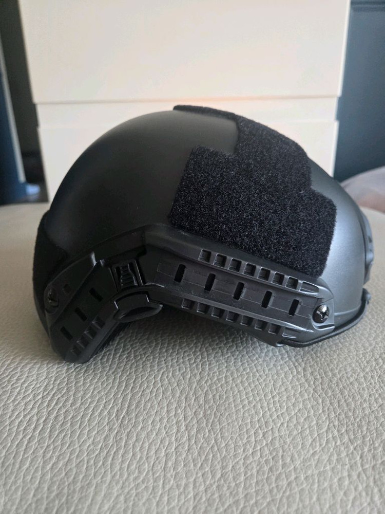 택티컬 전술용 검정 헬멧 이미지