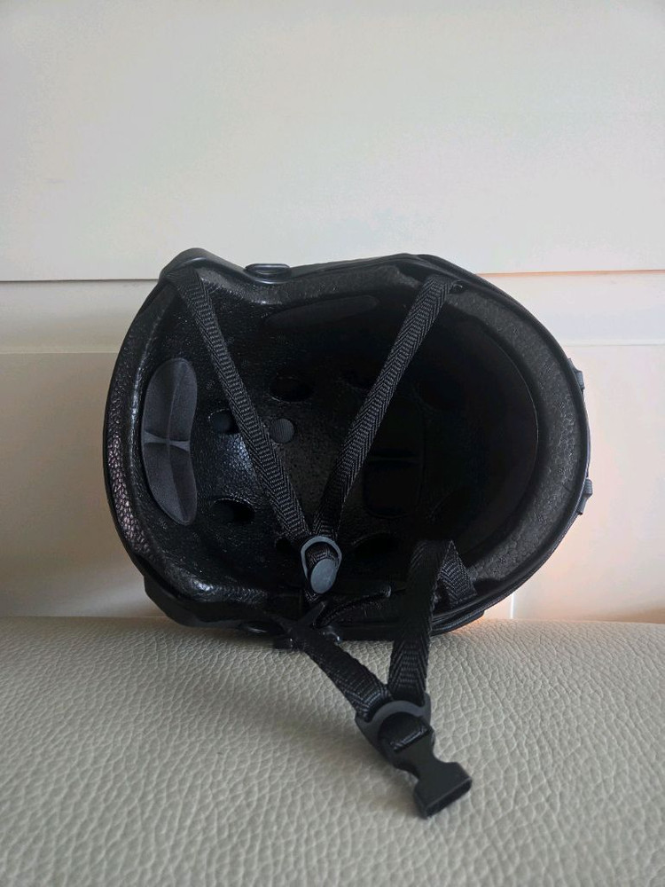 택티컬 전술용 검정 헬멧 이미지