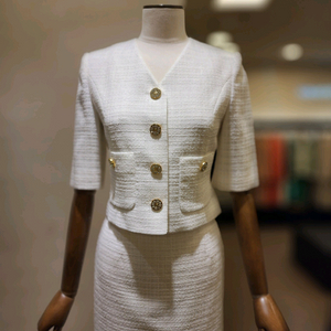 모조에스핀 크롭재킷 화이트 55사이즈(정가699,000원)택포 8만원 이미지