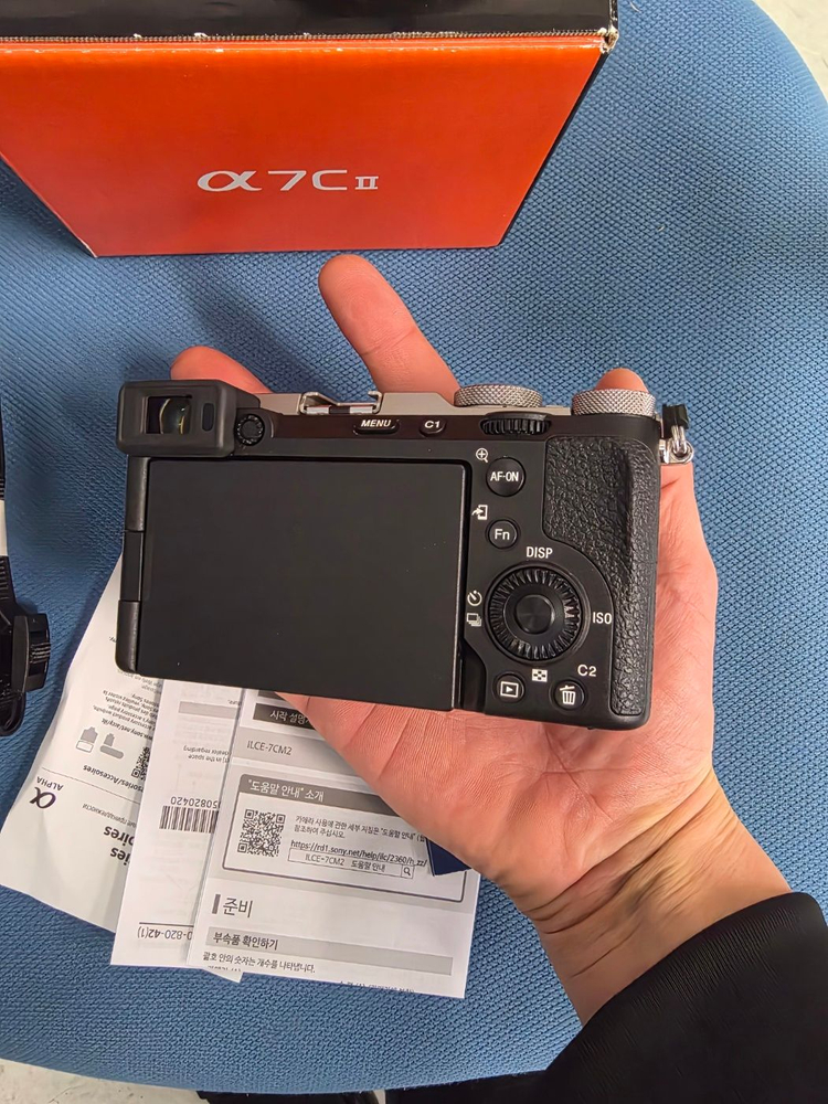 소니a7c2 번들킷실버 만컷대 상태좋은바디렌즈판매합니다 이미지