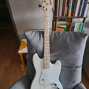 스콰이어 소닉 브롱코 베이스 기타팝니다 이미지