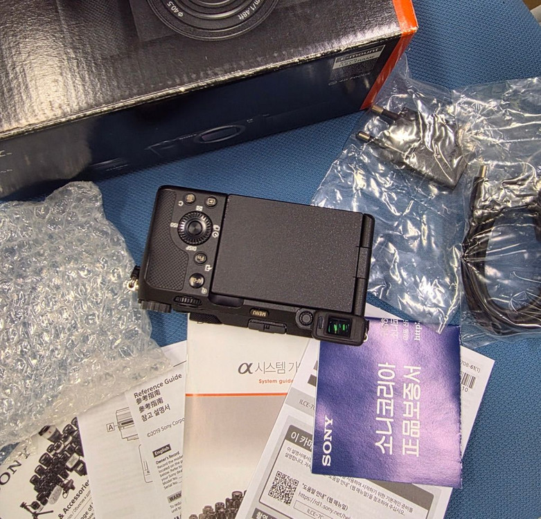 소니a7c 번들킷 블랙 4천컷 상태깨끗바디렌즈 판매각개가능 이미지