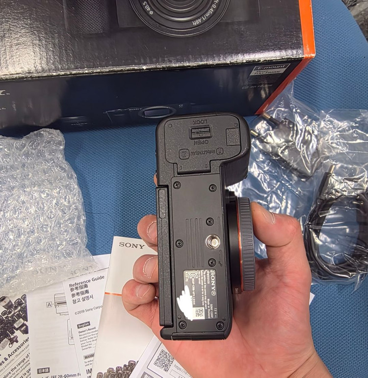 소니a7c 번들킷 블랙 4천컷 상태깨끗바디렌즈 판매각개가능 이미지
