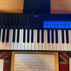 Novation Launchkey 49 MK4 (노베이션 런치키 마크4) 이미지
