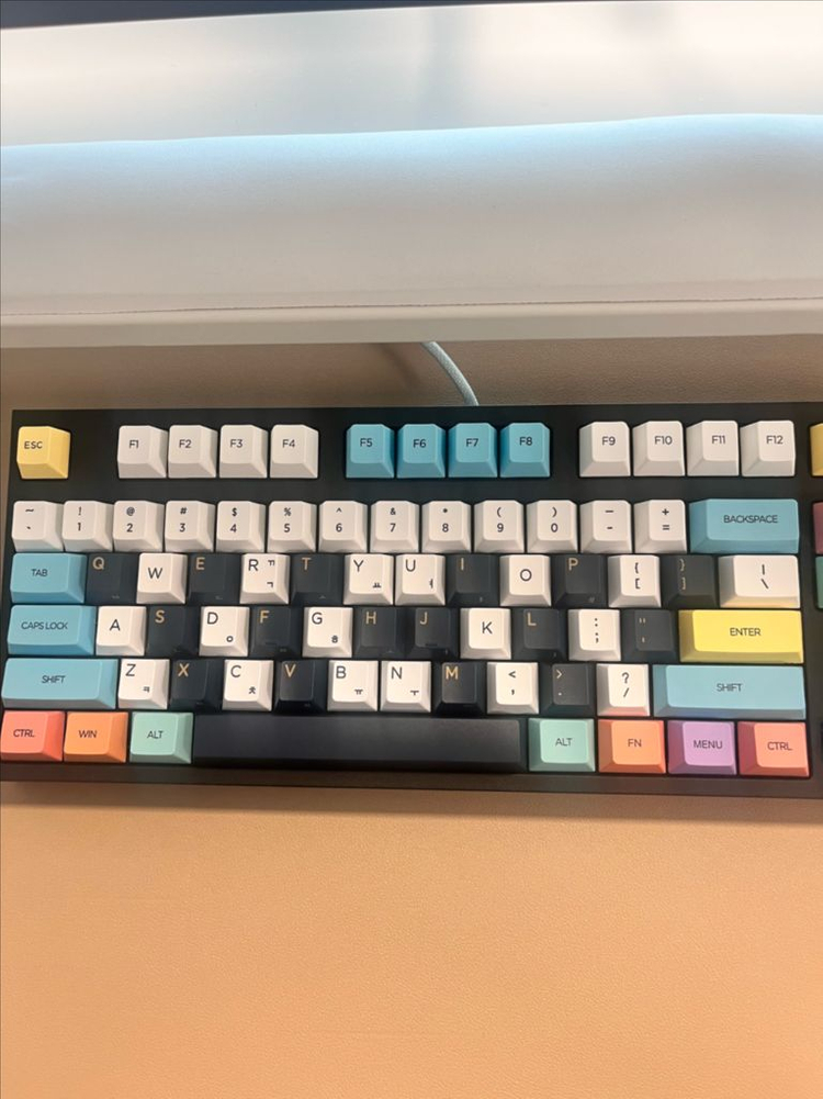 레어템) 엠스톤 저소음 밀키축 예쁜 커스터마이징 키감 좋은 키보드 이미지