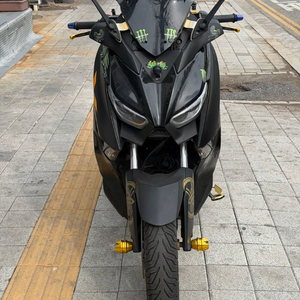 야마하 블랙 xmax300 오토바이 이미지