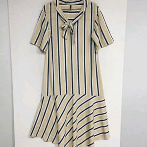 상태최상)베네통 원피스 오즈세컨지컷에고이스트럭키슈에뜨온앤온시스템듀엘헤지스미샤sjsj시슬리레니본쥬크샤틴씨씨콜렉트 이미지