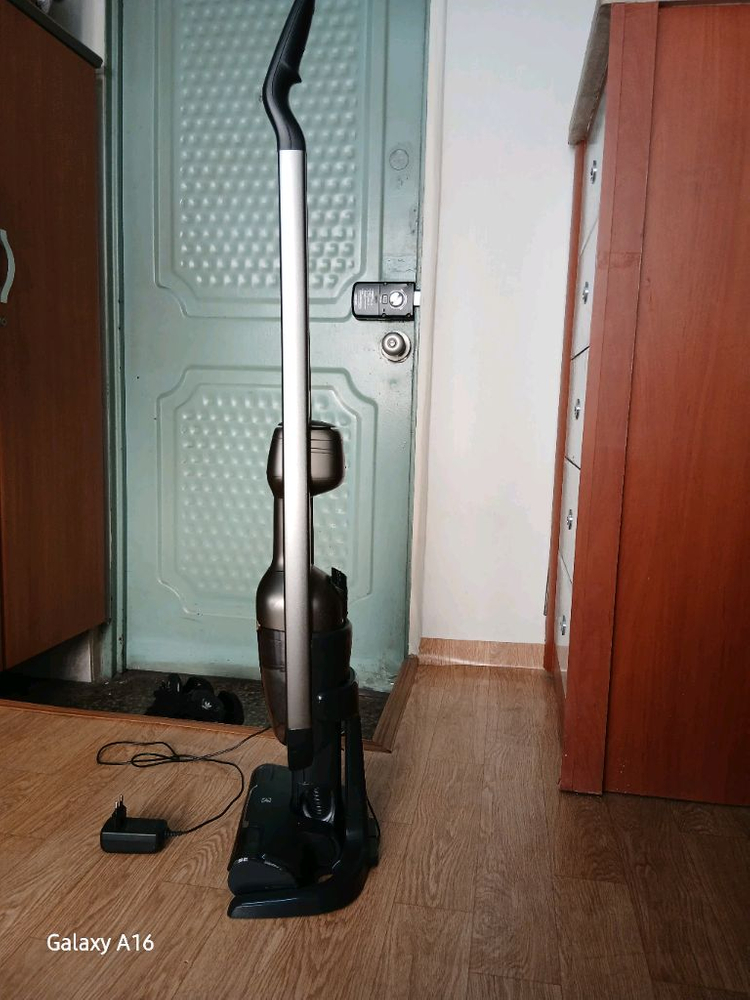 새밧테리를교체장착한일렉트로룩스 퓨어 Q9 무선청소기 이미지