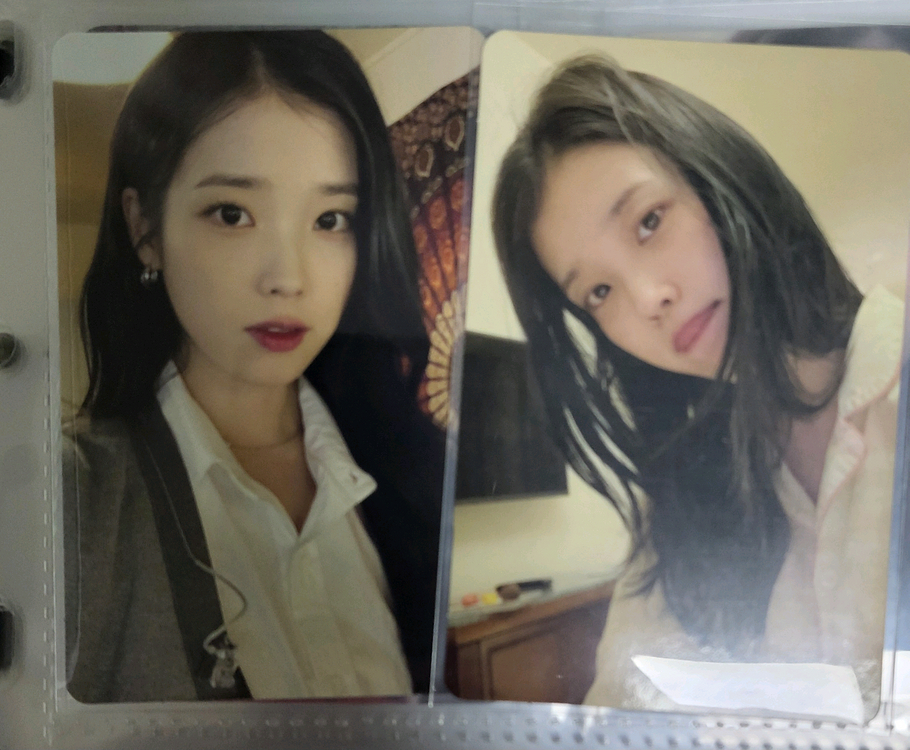 아이유 2024 시즌그리팅 + 2023시그포카 이미지